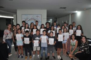 Entrega do Certificado dos Exames de Cambridge - Beginnings - Curso de idiomas - 2018
